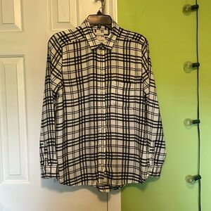 American Eagle Boyfriend Fit- long sleeve plaid flannel button up shirt -size M